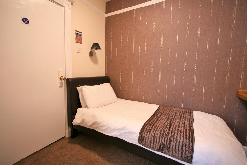 Central Hotel Cheltenham by Roomsbooked Buitenkant foto