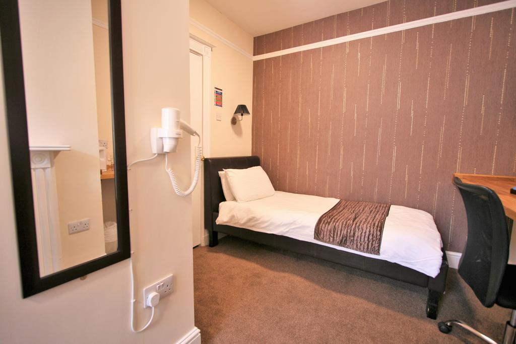 Central Hotel Cheltenham by Roomsbooked Buitenkant foto